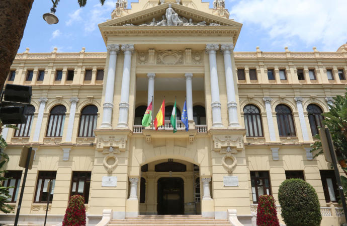 Listas definitivas y fechas de examen para Policía Local, Operario/a y Técnico/a Educador/a en el Ayuntamiento de Málaga